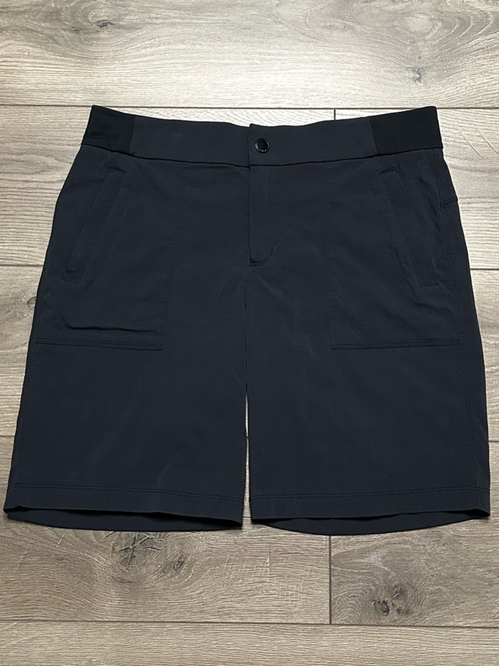 Athleta Trekkie Bermuda 2.0 Mid Rise Hiking Caual Travel Shorts Black Size 10
